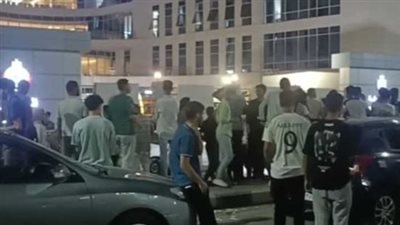 للاطمئنان على ذويهم، توافد أهالي وزملاء ضحايا حادث الجلالة على مجمع السويس الطبي (صور)