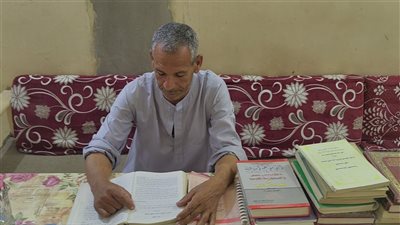 لديه 22 حفيدا ويحلم أن يصبح مستشارًا، قصة عم حسن من الحصول على الثانوية بعد الستين إلى الدراسة بكلية الحقوق