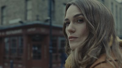 أول تريلر تشويقي لمسلسل كيرا نايتلي BLACK DOVES 