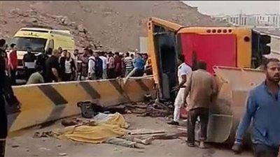 بعد حادث أتوبيس طريق الجلالة، تحرك عاجل من رئيس الجامعة تجاه الطلاب (فيديو)