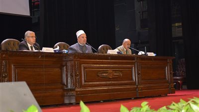 انطلاق أولى فعاليات الموسم الثقافي بجامعة القاهرة