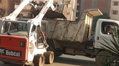 رئيس مدينة الزقازيق يتابع أعمال النظافة العامة 