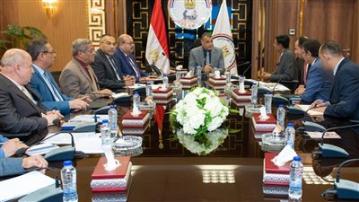 وزير الإنتاج الحربى يبحث مع وفد شركة أشوك ليلاند الهندية سبل التعاون المشترك