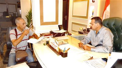 صرف صحي وبناء مخالف، رئيس مدينة الأقصر يبحث 10 شكاوى للمواطنين (صور)