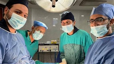 يعاني من سد بين الفم والمعدة، فريق طبي ينجح في زرع مريء لطفل بأسيوط