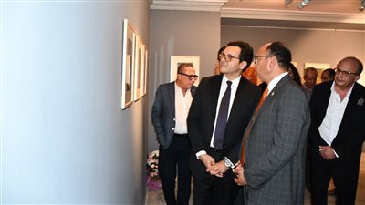وزير الثقافة يفتتح معرض تواصل الأجيال بمتحف محمد محمود خليل (صور)