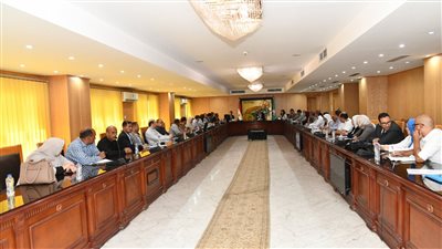 محافظ الفيوم يتابع دراسات وتحليل مشكلات الأسواق والمواقف 