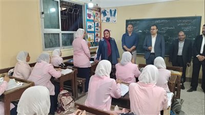 مدير عام التعليم الفني بالدقهلية يتابع انتظام المدارس 