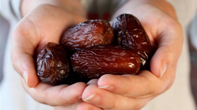 تفسير حلم توزيع التمر