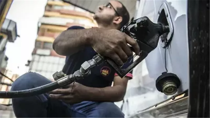 محطة وقود، فيتو 
