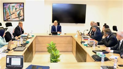 وزير قطاع الأعمال: الدولة تولي أهمية بدعم وتنمية قطاع الدواء وتعزيز قدراته الإنتاجية