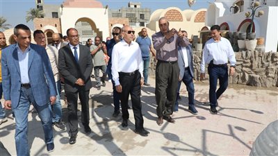 محافظ القاهرة يتفقد قرية الفواخير والمجمع الحرفي بمصر القديمة (صور)