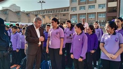 مدير تعليم دمياط يتفقد المدارس ويؤكد أهمية الانضباط الإداري (صور)
