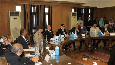 محافظ القاهرة يزور كلية الطب ويشيد بالدور المجتمعي لجامعة القاهرة في خدمة البيئة