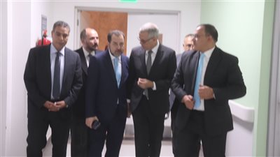 وفد قيادات التعليم العالي يزور طلاب الجلالة المصابين ويطمئن على تقديم الرعاية الكاملة لهم