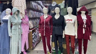 قبل موسم الشتاء.. ارتفاع أسعار الملابس الحريمي بنسبة 30%.. البيجامات تبدأ من 120 جنيها والترنج بـ 500 في أسواق العتبة (فيديو وصور) 