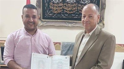 تسليم 6 عقود تقنين لأراضي أملاك الدولة بمركز دار السلام بسوهاج