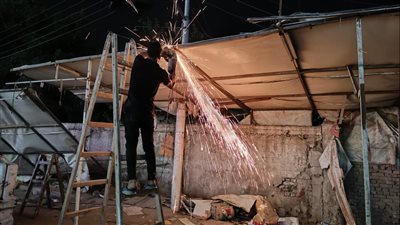 لمغالاته في الأسعار، إزالة منفذ بيع الخضراوات والفاكهة بشارع المطافي في المنصورة