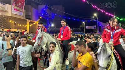 أهالي الشرقية يزفون مريم ورؤى بعد إنجازهن ببطولة العالم للكاراتيه (فيديو وصور)