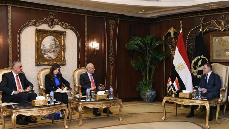 وزير الداخلية والسفير