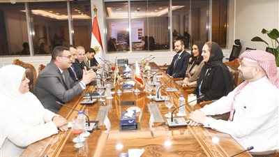 وزير الإسكان يلتقي نظيرته البحرينية لعرض التجربة المصرية فى إنشاء المدن الجديدة