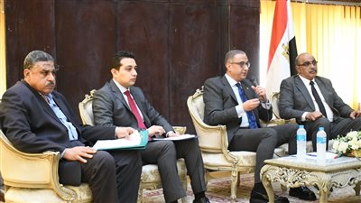 محافظ الفيوم يتابع العمل في ملف التصالح في مخالفات البناء