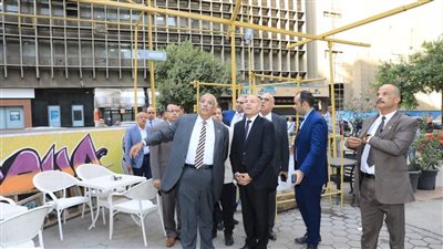 محافظ القاهرة يتفقد شوارع وسط البلد ويشدد على تطوير منطقة الخديوية (صور)