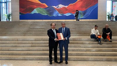 وزير السياحة والآثار يزور متحف الصين الوطني للفنون والحرف ببكين