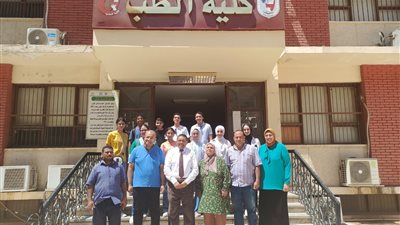 جامعة سوهاج تستضيف خبيرًا لإجراء عمليات لحالات ضيق الشرايين التاجية