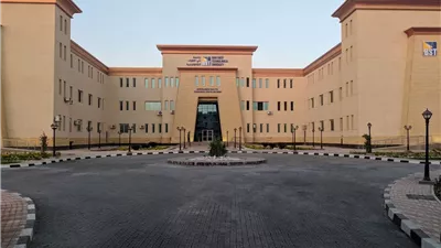 إصابة مهندسين في انفجار لوح زجاجي بجامعة بني سويف التكنولوجية