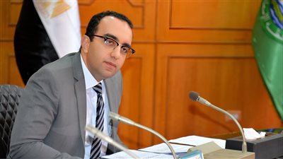 نائب محافظ الإسماعيلية يبحث مشاكل أصحاب الورش الحرفية 