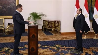 لحظة أداء حسن محمود رشاد اليمين القانونية رئيسا للمخابرات العامة