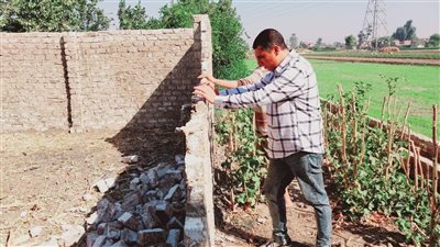 إزالة حالة تعدٍ بالبناء على الأراضى الزراعية فى سوهاج