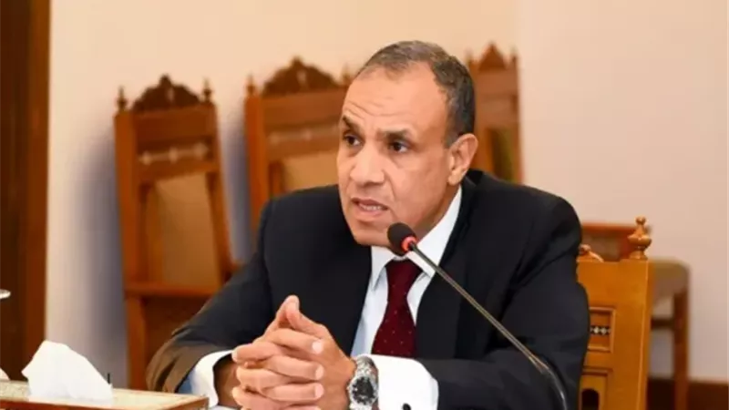 الدكتور بدر عبد العاطى