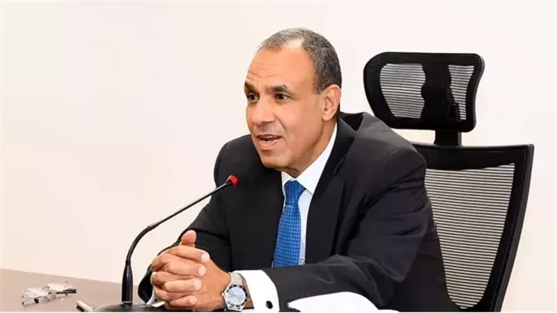 الدكتور بدر عبد العاطى