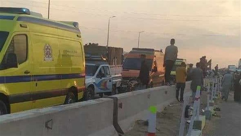 اصطدام تريلا وميكروباصين,