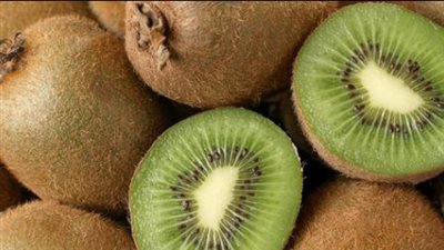 فوائد الكيوي، يخفض الكوليسترول وضغط الدم ويقوى المناعة