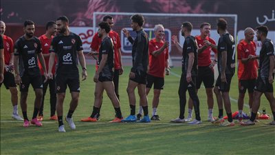 الأهلي يغادر ملعب الكريكت عقب انتهاء مرانه الأول بالإمارات (فيديو) 