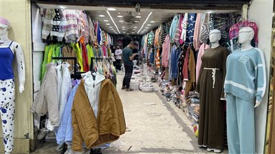  مع بداية موسم الشتاء.. أسعار وموضات الملابس النسائية في العتبة.. السوت يبدأ من 390 جنيهًا.. الفستان الصوف بـ 400 والجواكت 330 جنيها (فيديو وصور) 