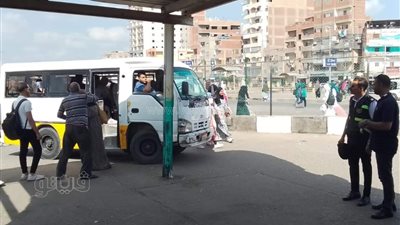 محافظ كفر الشيخ: 7 أتوبيسات و100 سيارة ميكروباص لنقل الأهالي وطلاب الجامعة تخفيفا للزحام