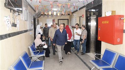 محافظ أسيوط يكلف بتوفير جوانتيات وشرائح لمعمل الدم بالمركز الصحي بالحمراء وإعادة توزيع العاملين