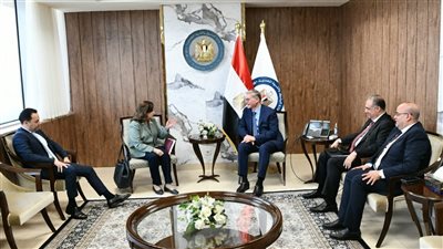 بدوي يبحث مع مسئولي شل وبتروناس خطط زيادة إنتاج الغاز في منطقة غرب الدلتا