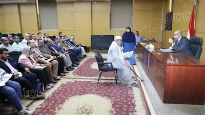 محافظ بني سويف يستمع لمطالب المواطنين ويوجه بحل المشكلات 