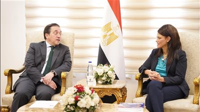 المشاط تلتقي وزير الخارجية الإسباني لبحث تطوير العلاقات الاقتصادية المُشتركة