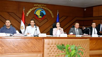 بحث ومناقشة سبل تعزيز وتطوير الفرص الاستثمارية بالبحيرة 