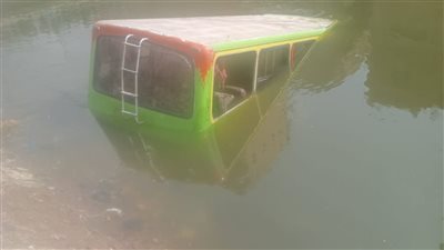 تفاصيل حادث انقلاب أتوبيس في ترعة بشبرا الخيمة، تعطل الفرامل السبب، والتحفظ على السائق 