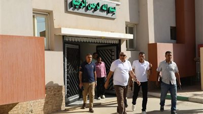 الزملوط يتفقد الإنشاءات الخدمية بالوادى الجديد 