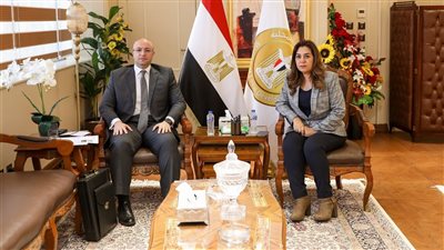 وزيرة التنمية المحلية تتابع مع محافظ بنى سويف تنفيذ المشروعات الخدمية والتنموية