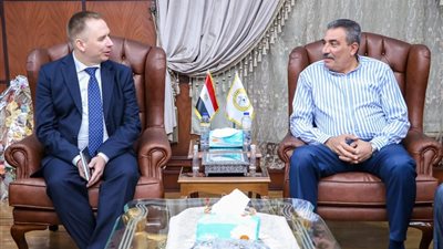 رئيس ميناء دمياط يبحث مع وفد بولندي سبل تعظيم التبادل التجاري