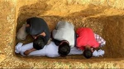 هل يجوز دفن المرأة مع الرجل في قبر واحد؟ أمين الفتوى يجيب